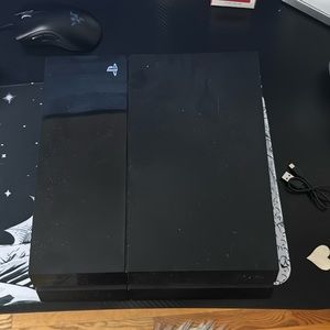 Ps4 with HDMI cable and power cable included